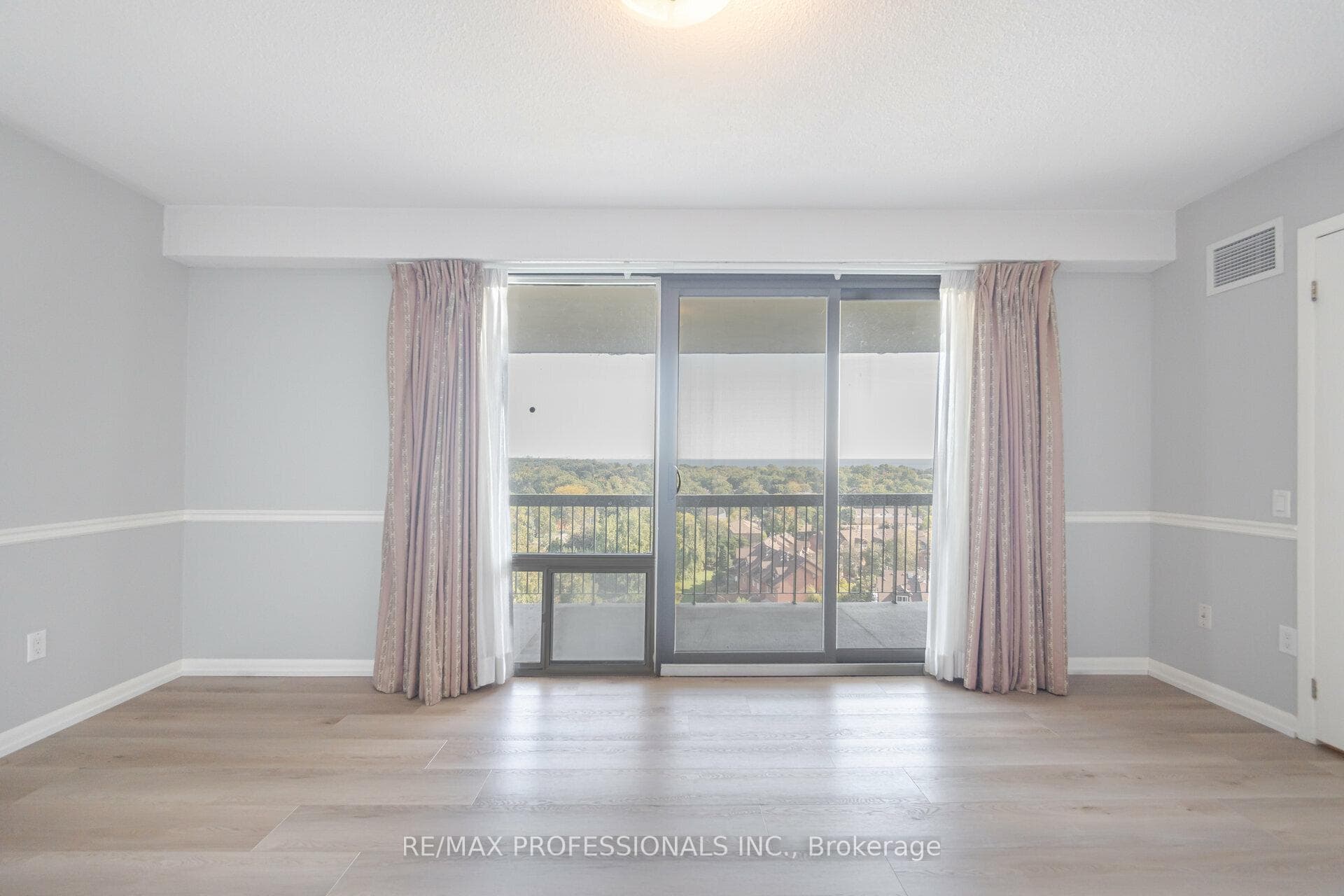 2175 Marine Drive Unit 1402 photo 20