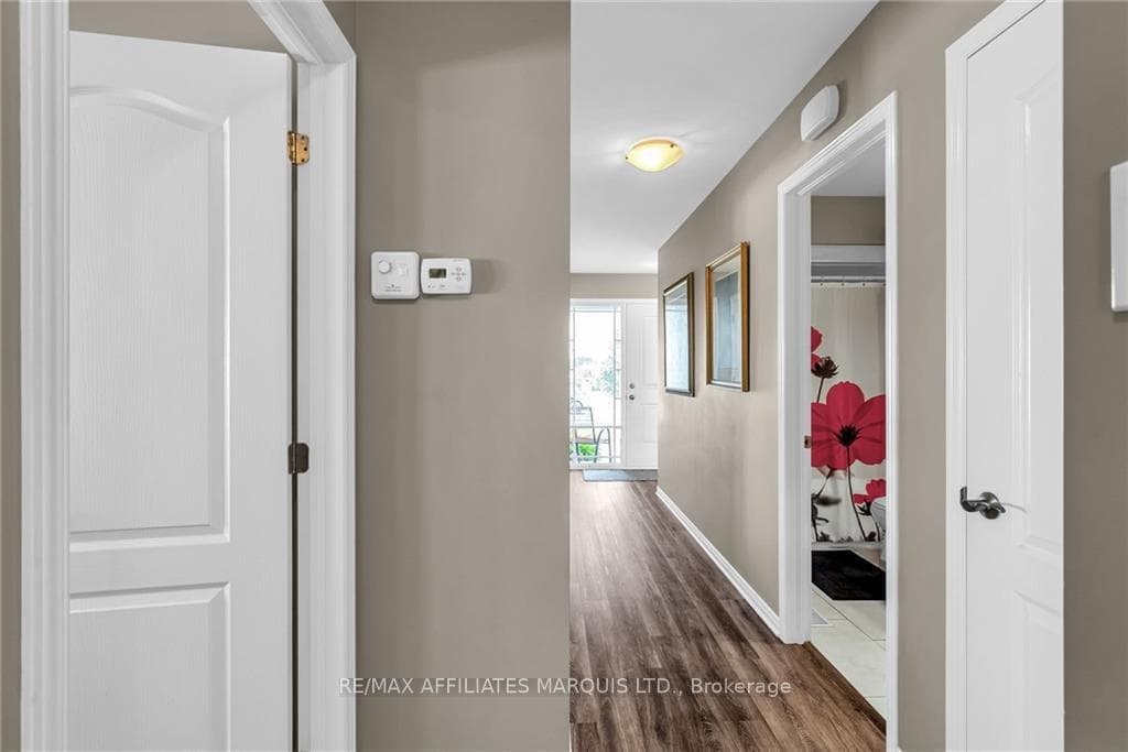 2184 BURKE Avenue photo 10