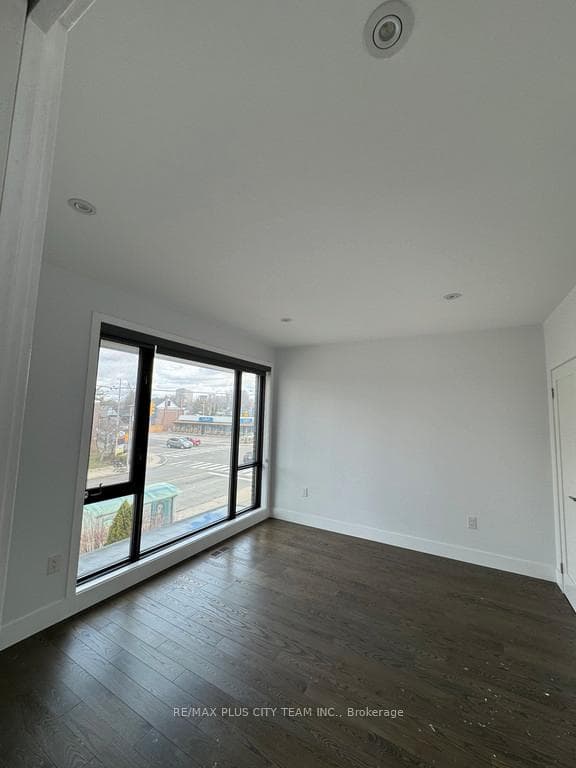 83 O'connor Drive photo 12