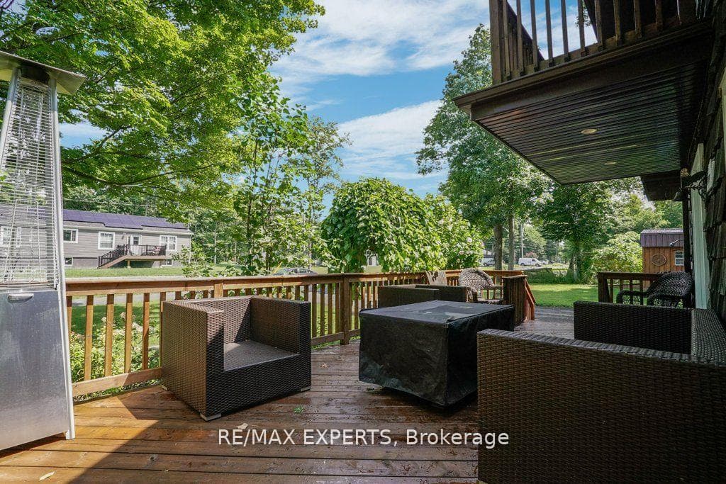 4882 Mapleview Crescent photo 7