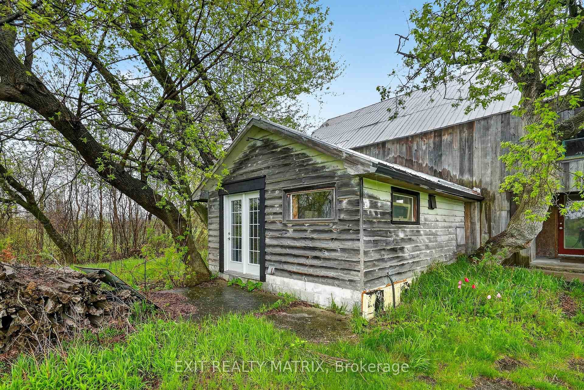 Barn w/ loft storage, workshop, separate lane, etc