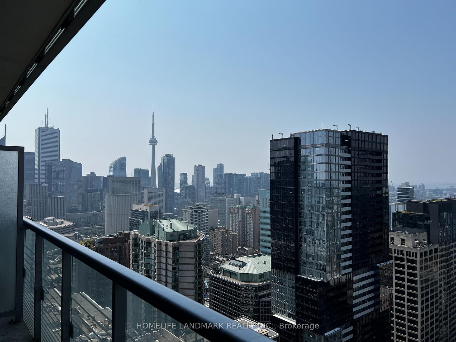 386 Yonge Street Unit 3814 photo 2