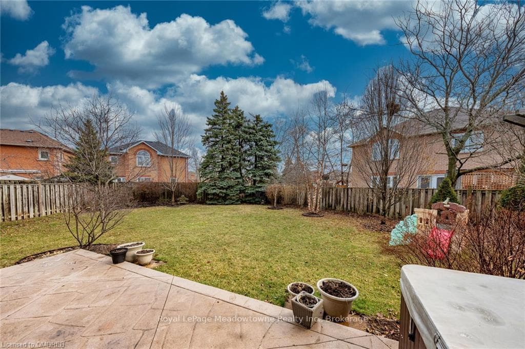 11 FENFLOWER Court photo 46