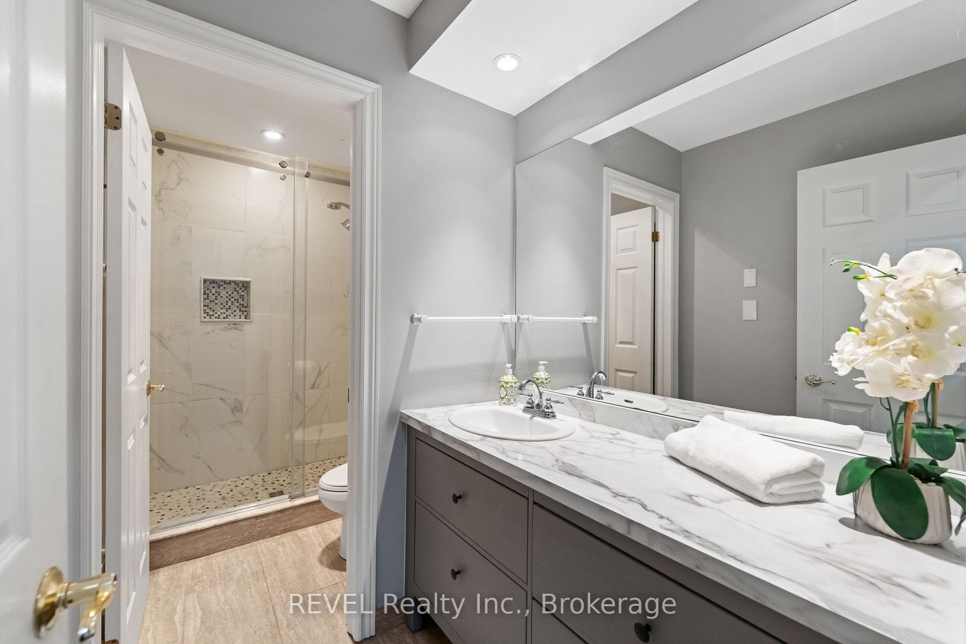 8055 Mount Carmel Boulevard photo 32
