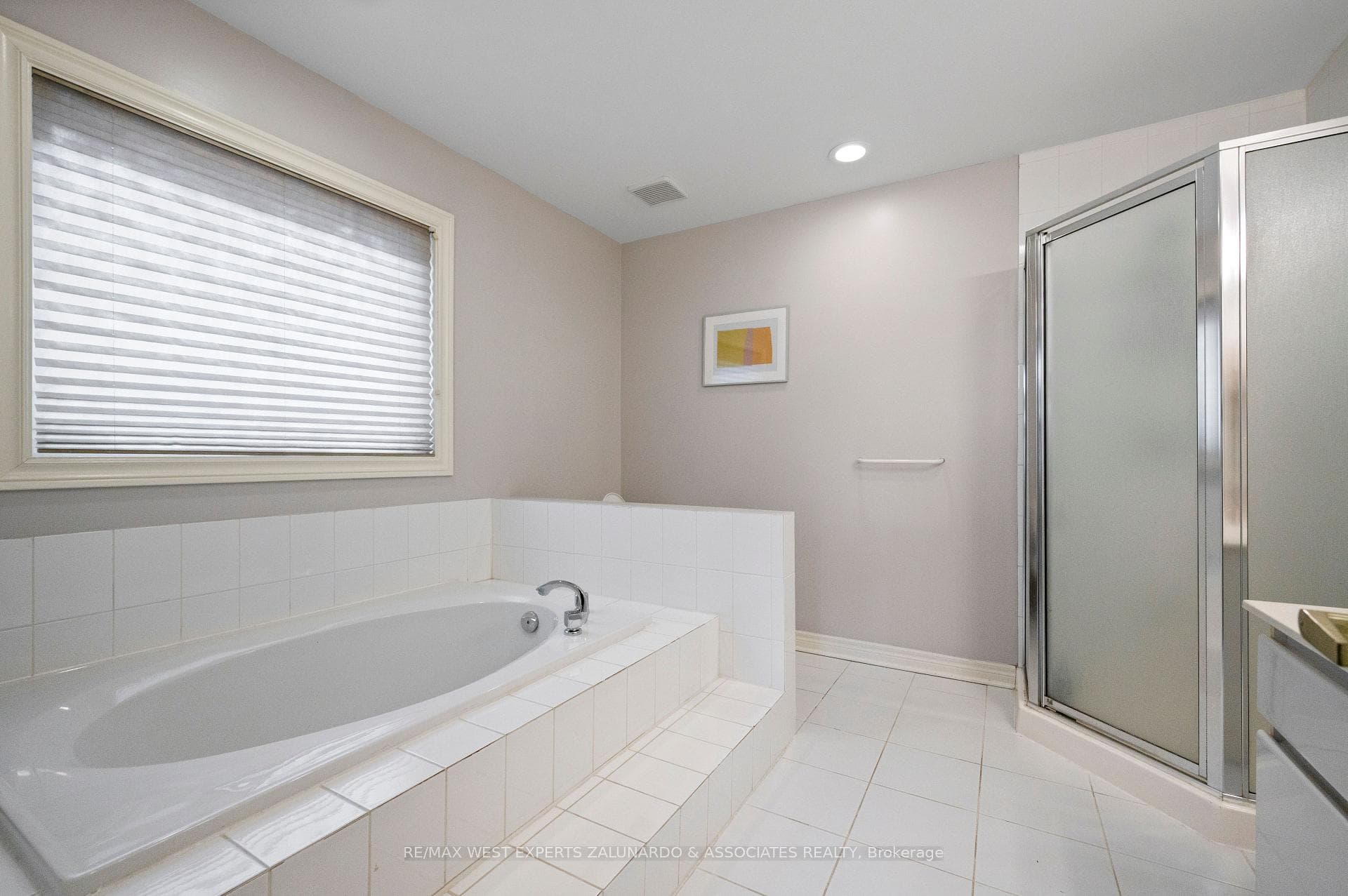 1 Lanterna Crescent photo 28