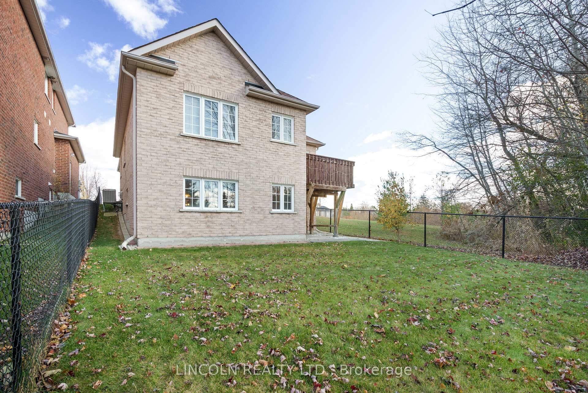 18 Glendower Crescent photo 26