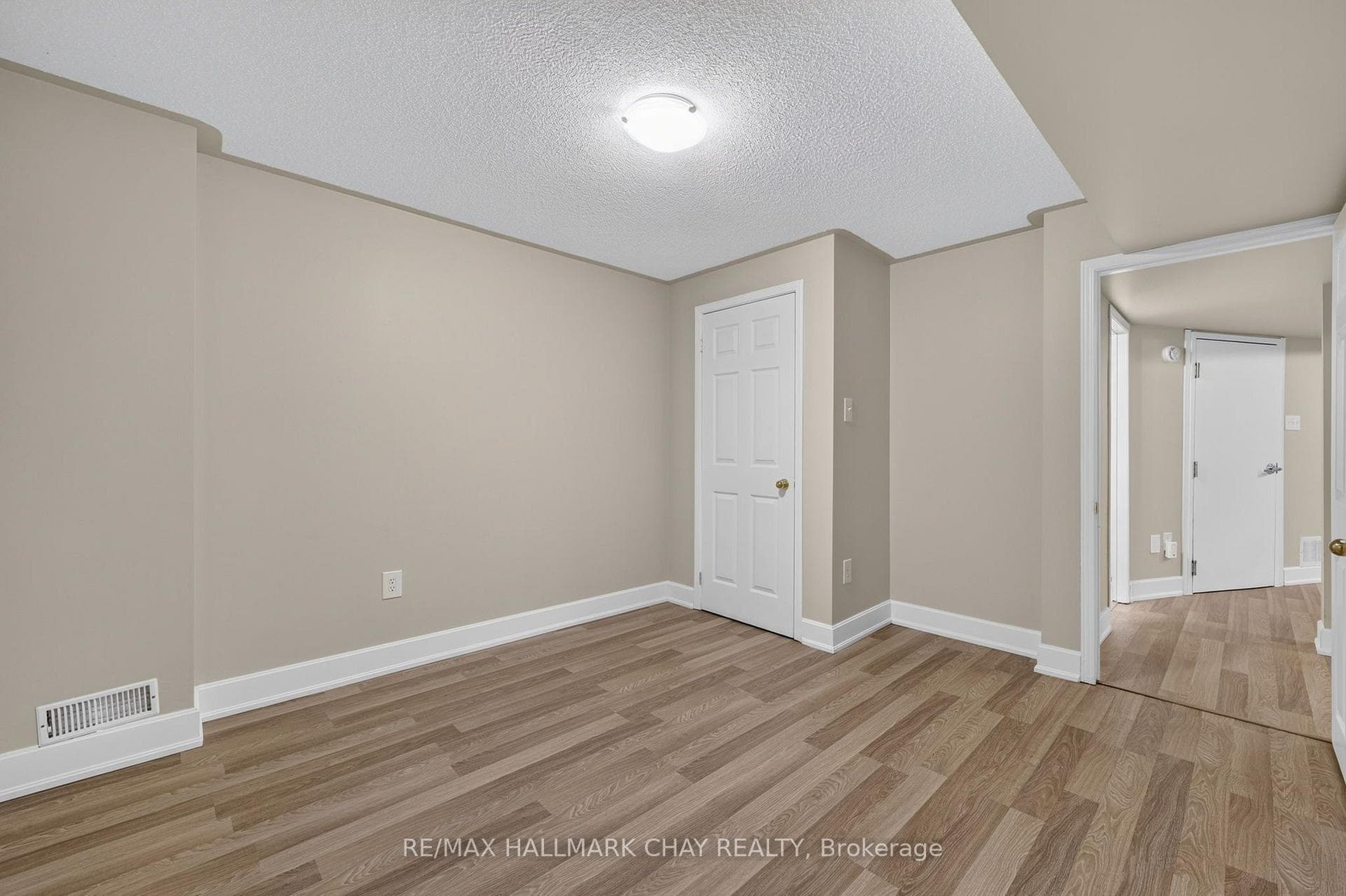 39 Hanmer Street photo 18