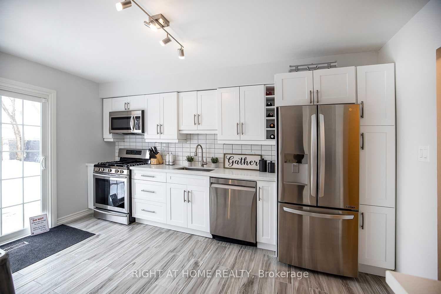 1391 Fenelon Crescent photo 8