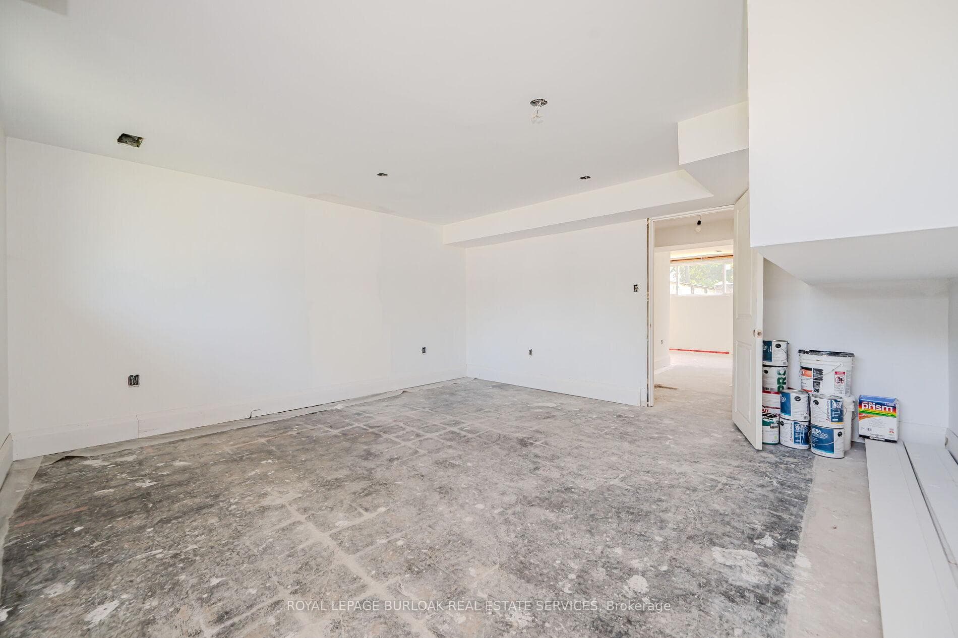 640 Dynes Road photo 32