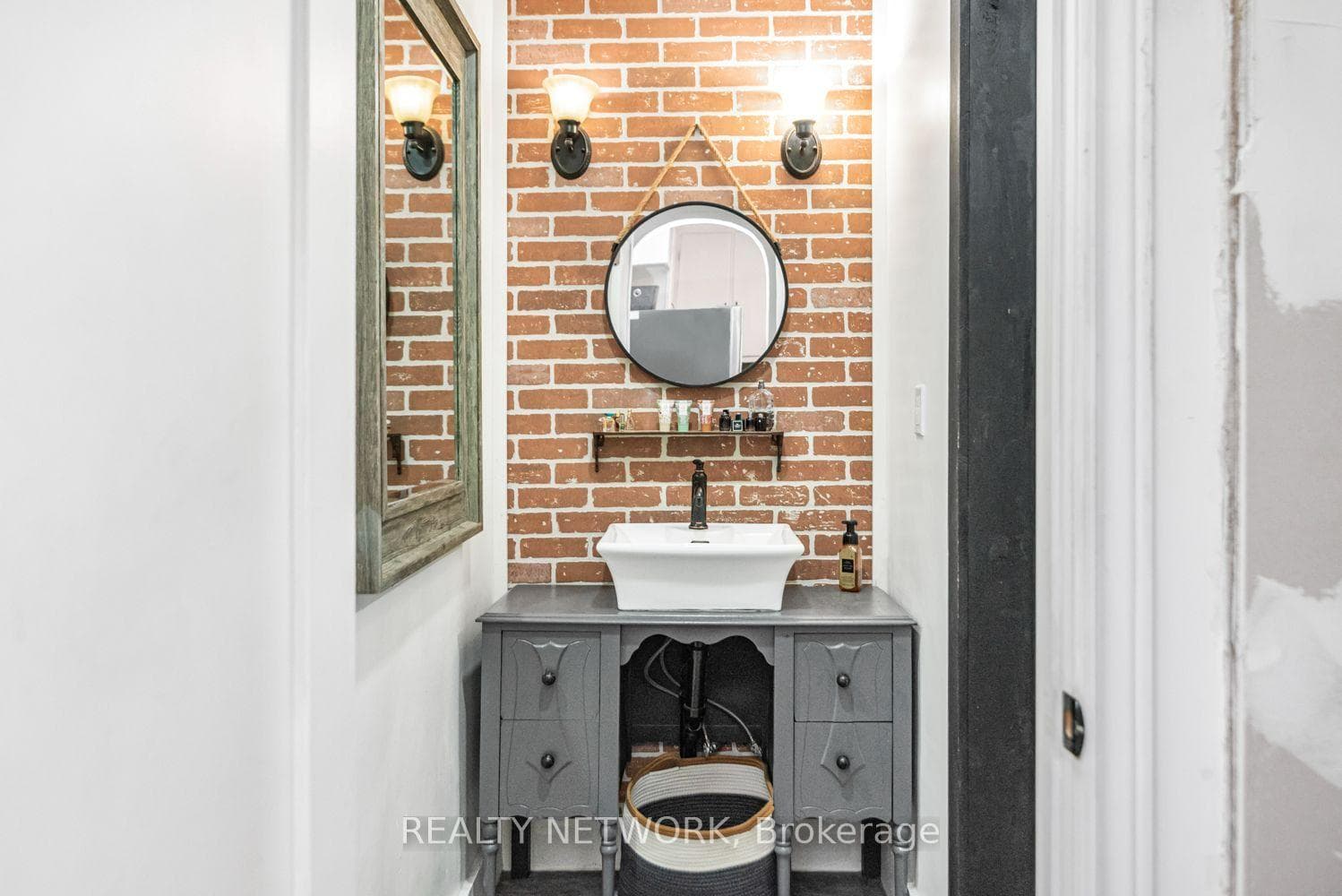 32 Grant Avenue photo 20