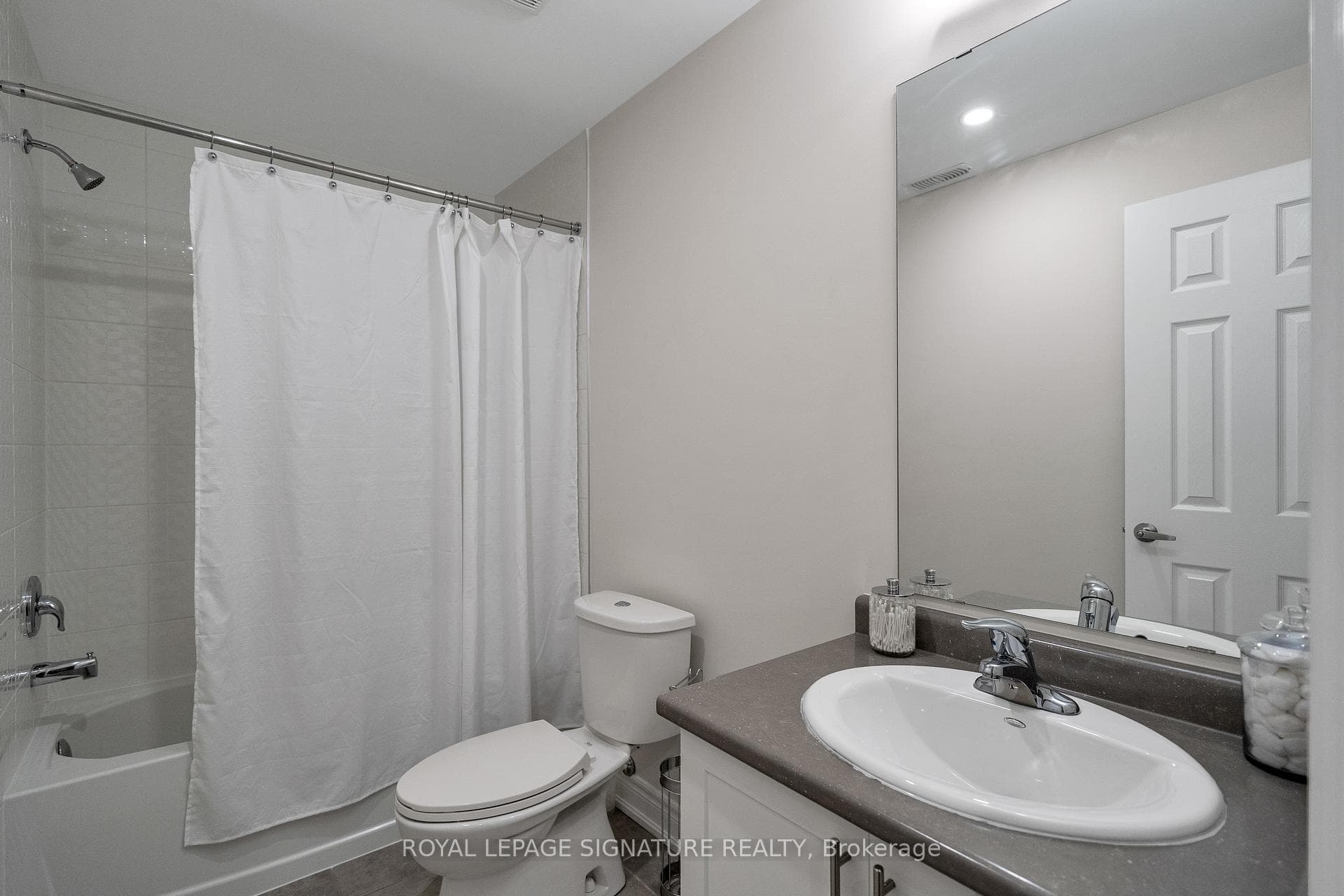 47 Christine Elliott Avenue photo 23