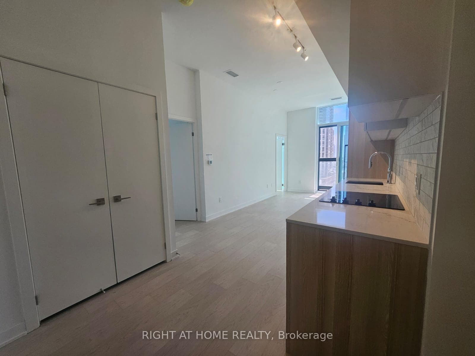 252 Church Street Unit 906 photo 10