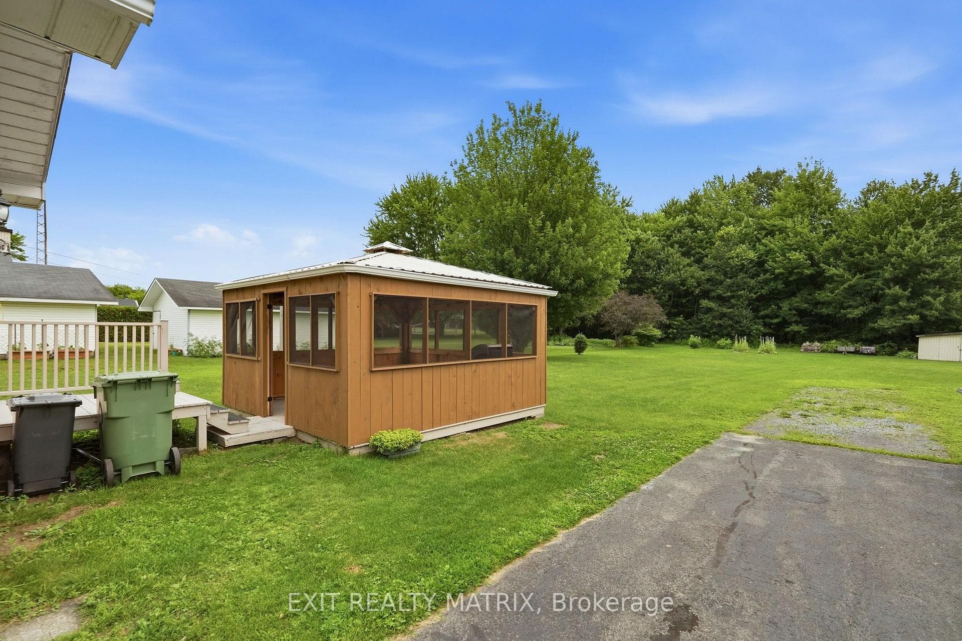 563 Lajeunesse Road photo 30