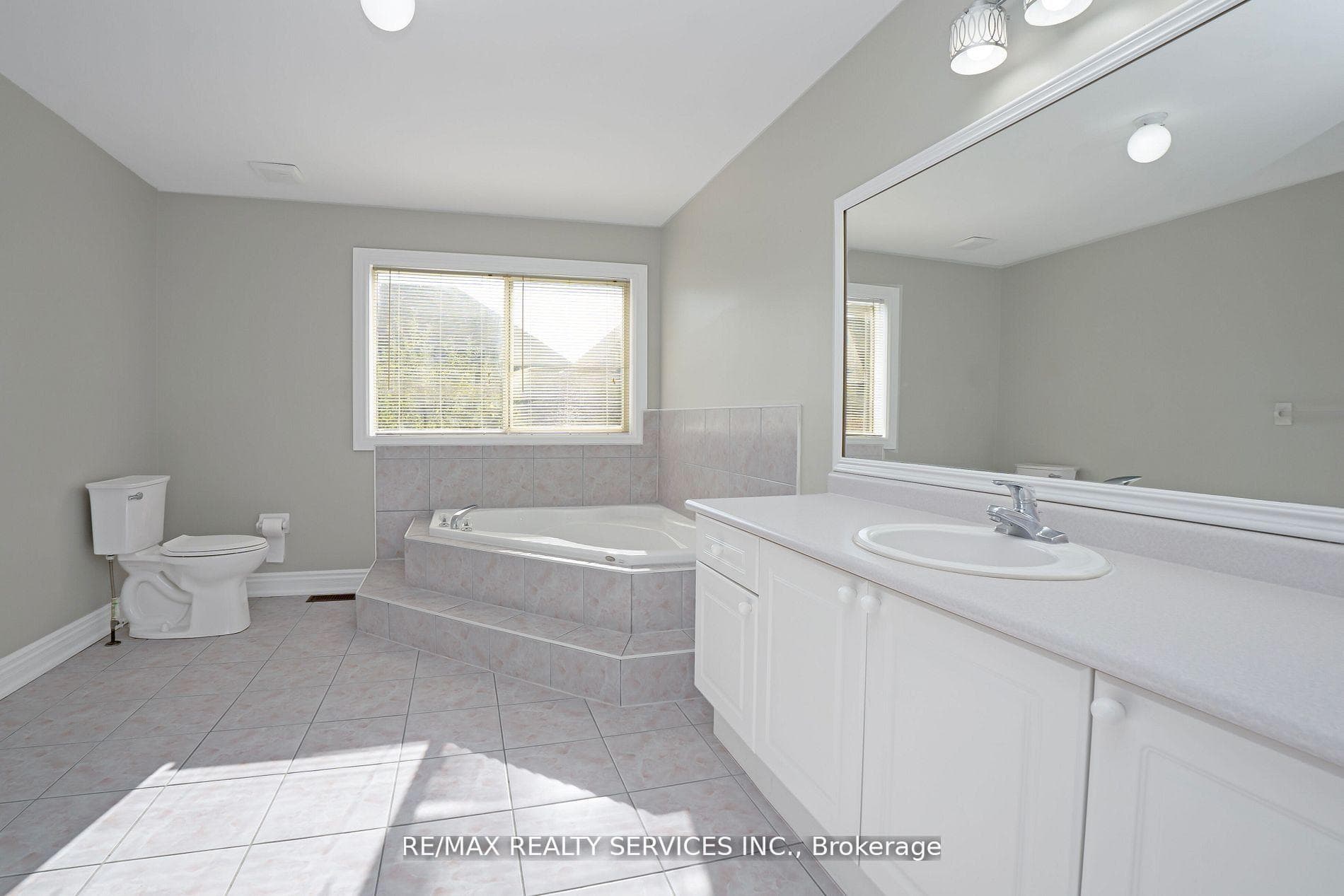 14 Foxmere Road photo 31