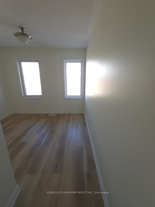 12 kawneer Terrace photo 5