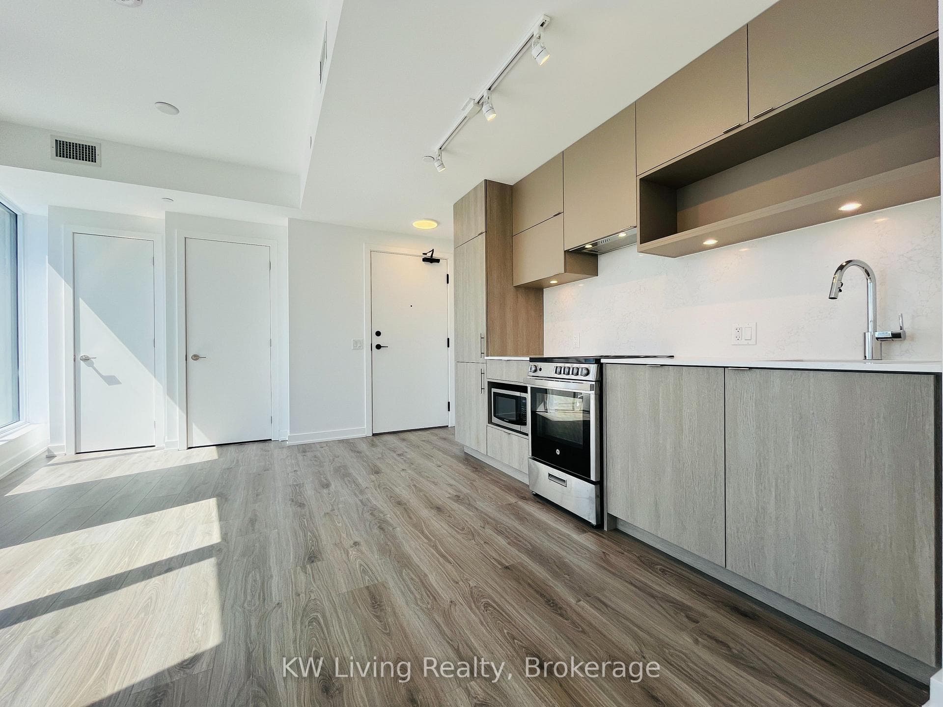 100 Queen Street Unit 3006 photo 2