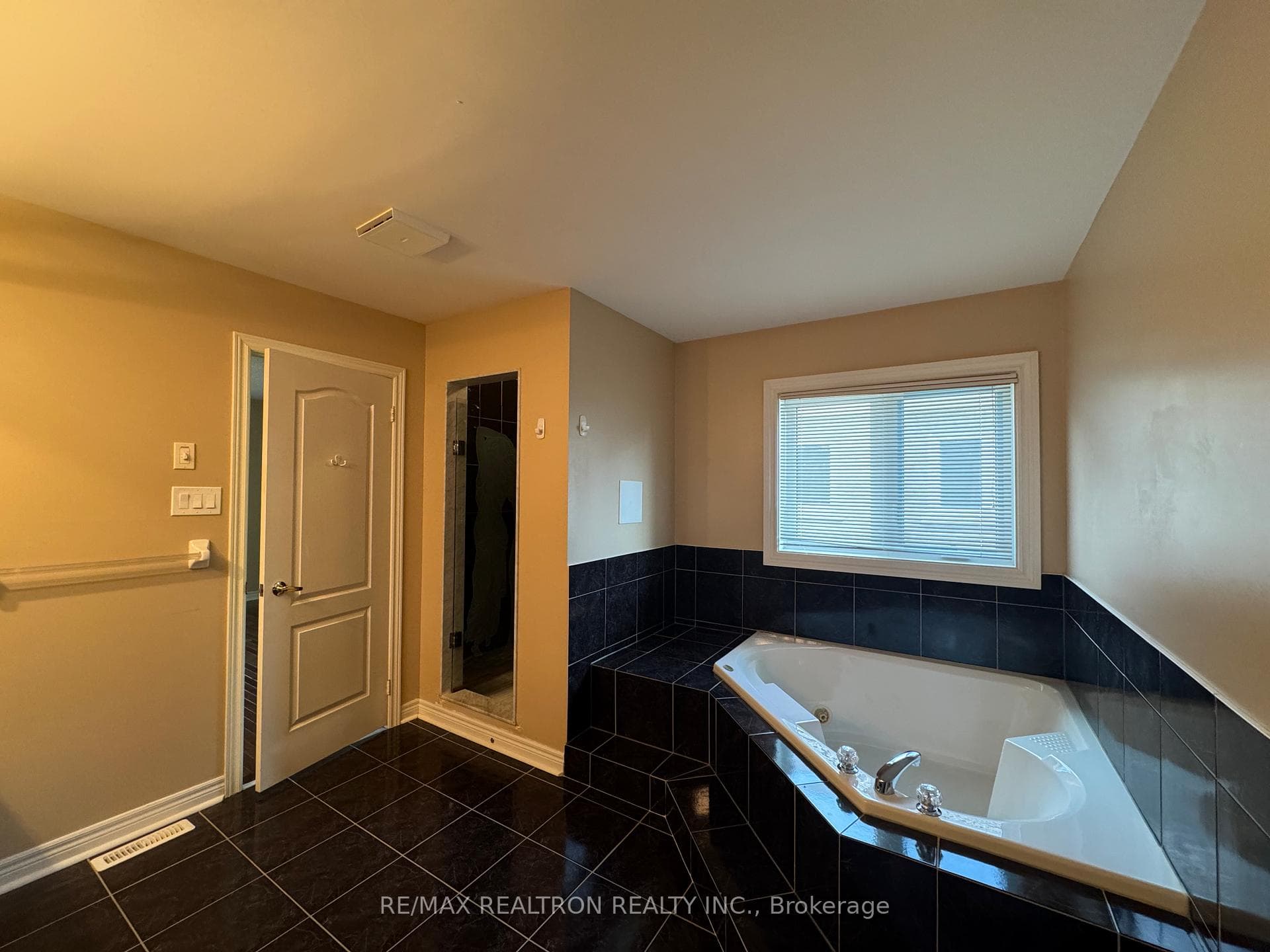 21 Goldring Crescent photo 15