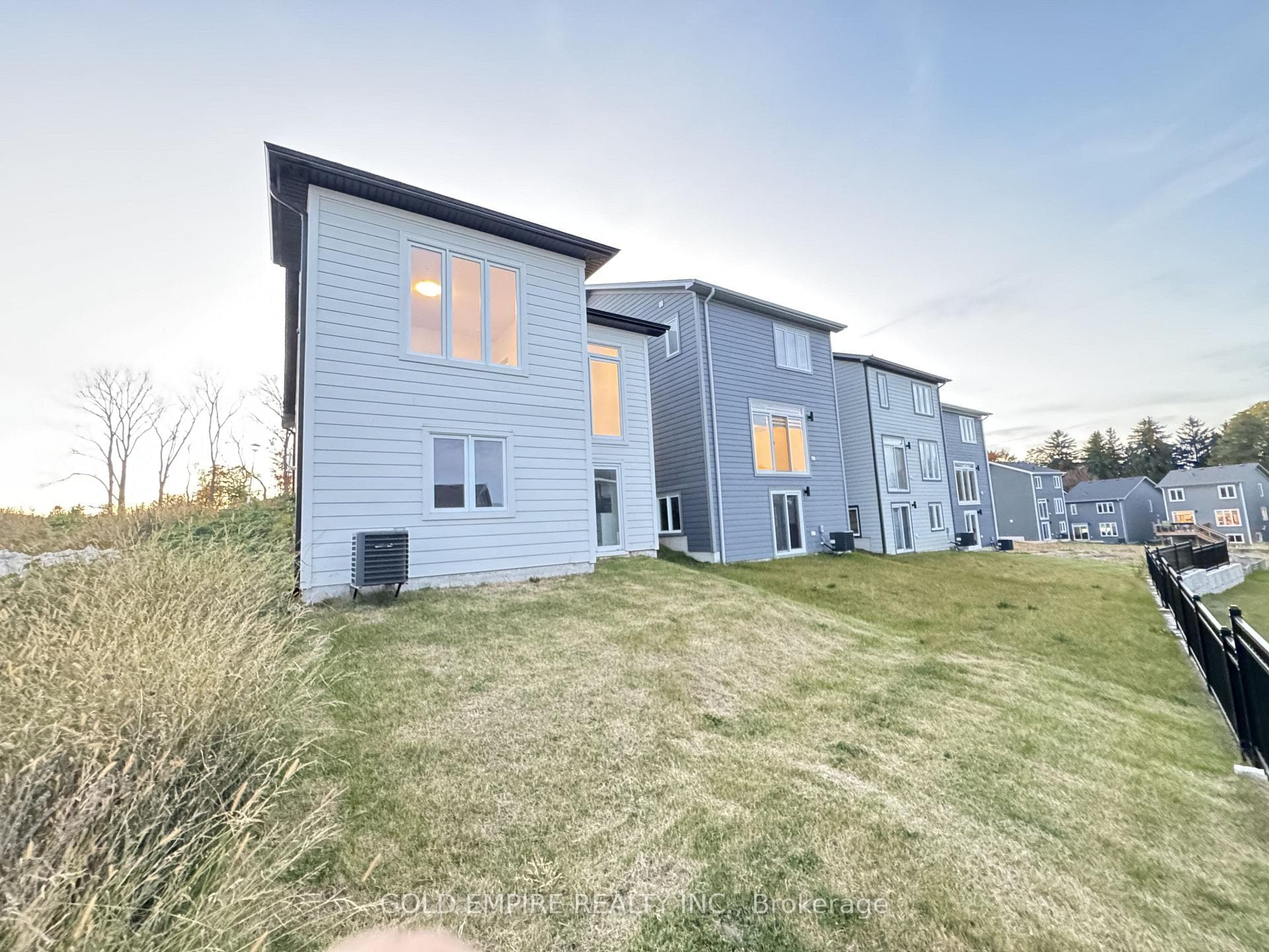 30 Julie Crescent Unit MAIN photo 38