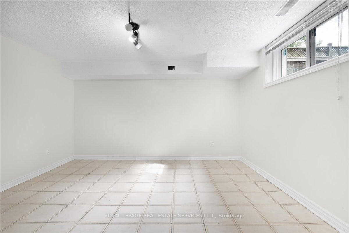 149 Brenda Crescent photo 39