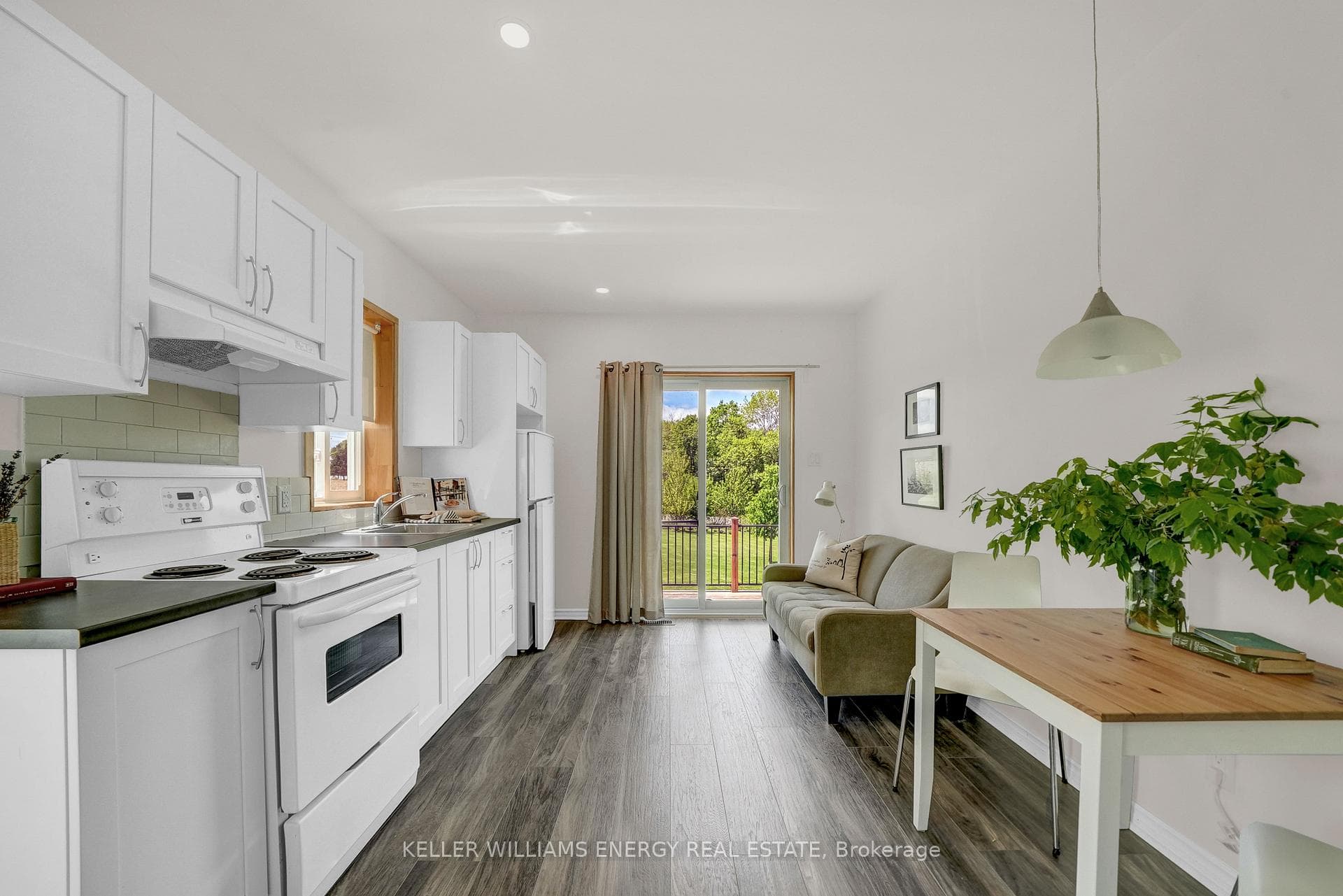 Full separate kitchen