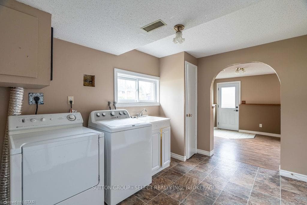 176 SPENCE Drive photo 31