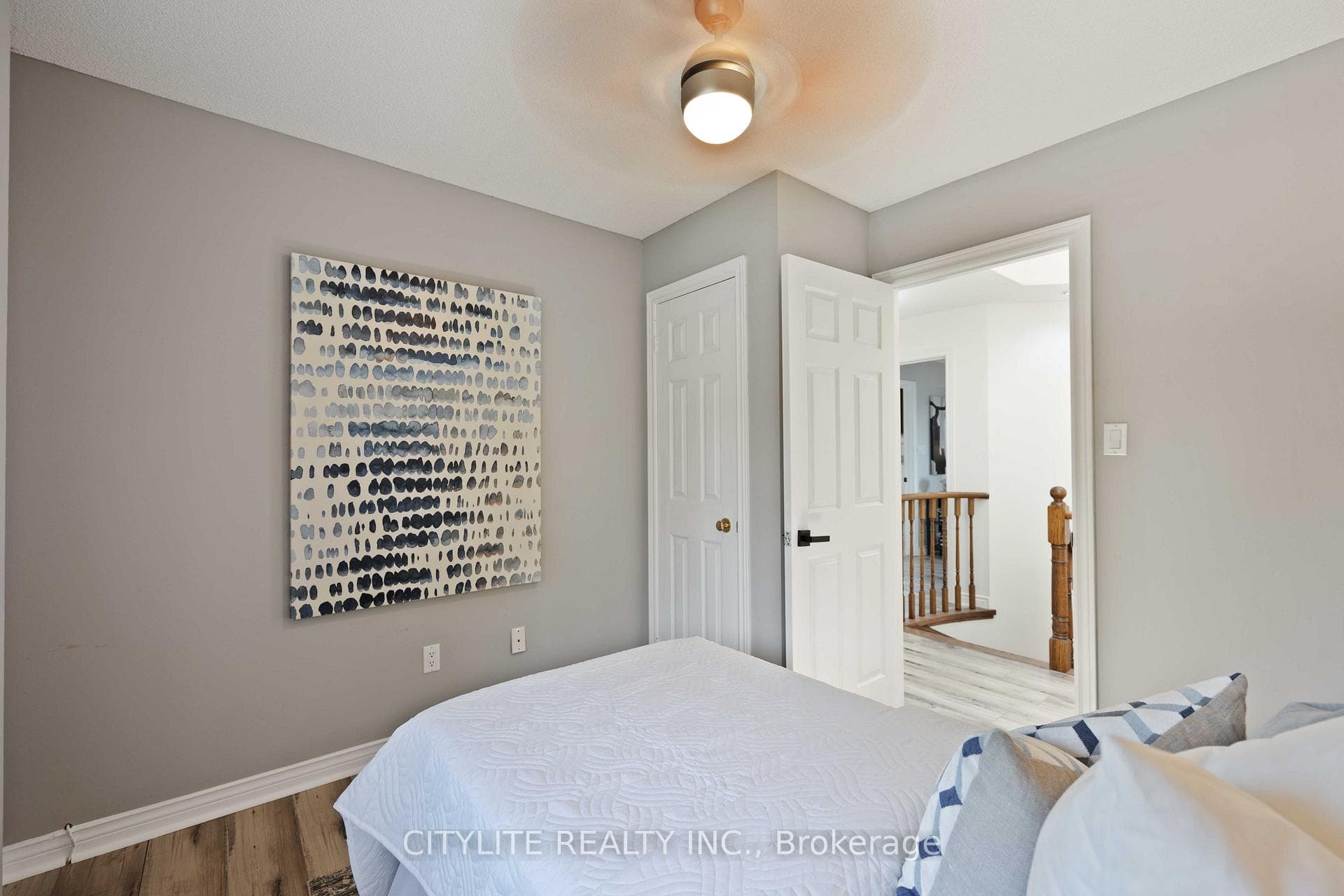 33 Mortimer Crescent photo 31