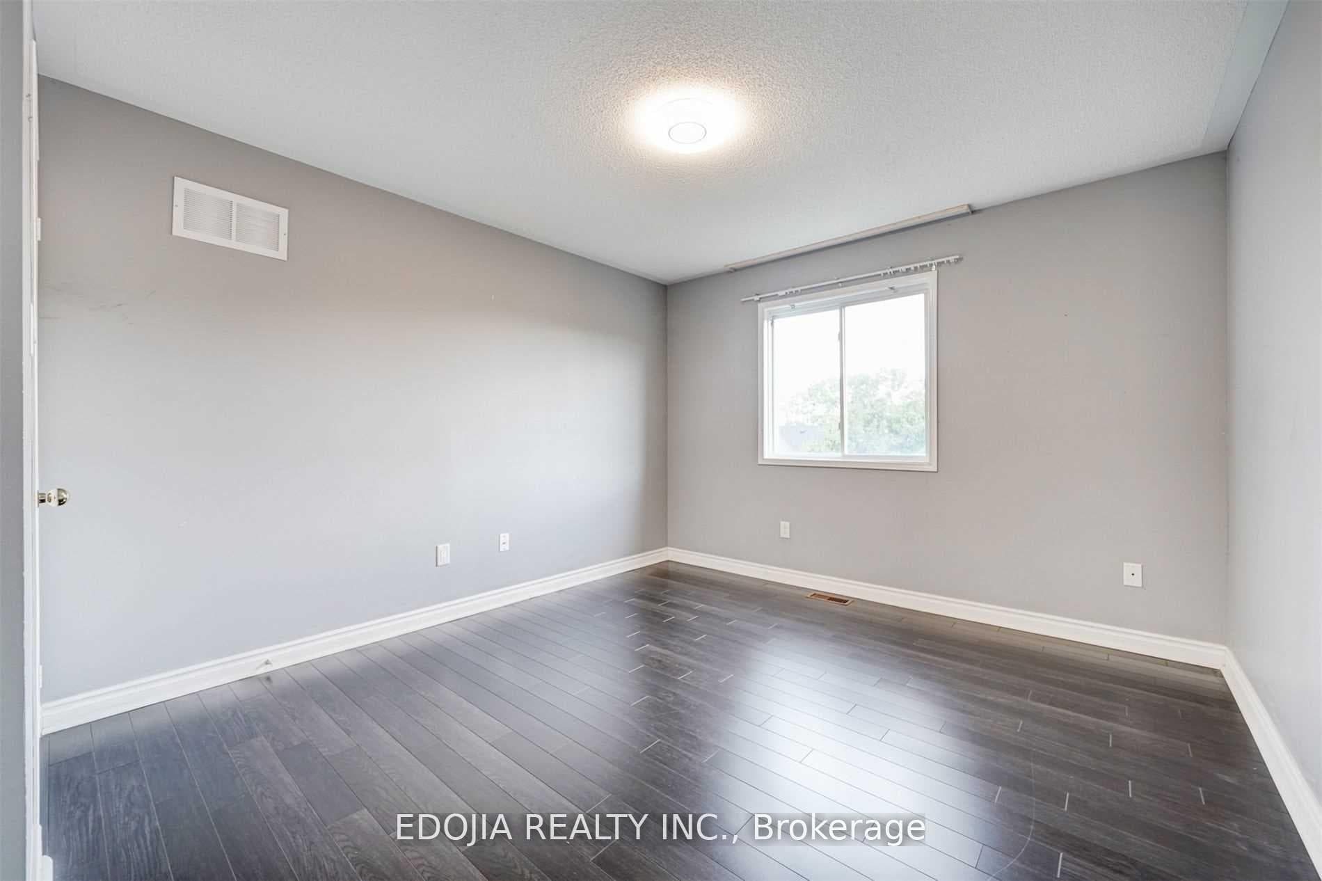 74 James Scott Road photo 13