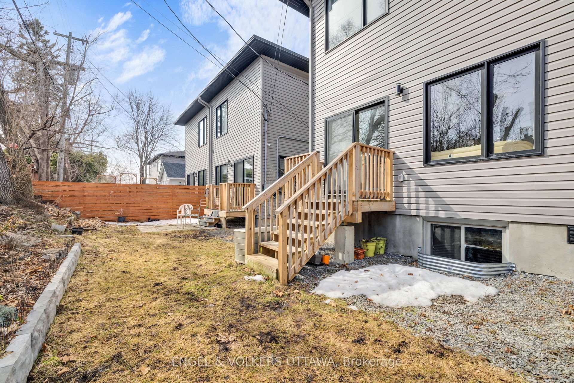 151 Longpré Street photo 8