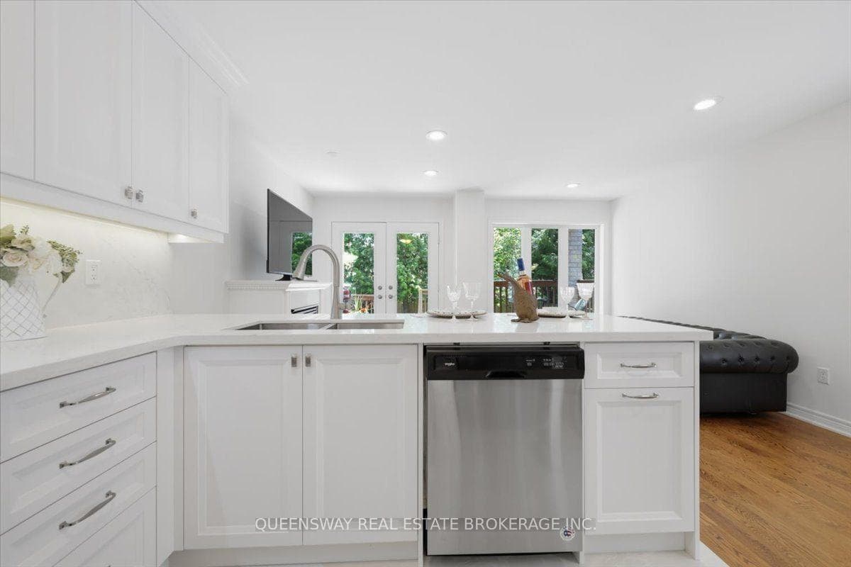 83 Floyd Avenue photo 17