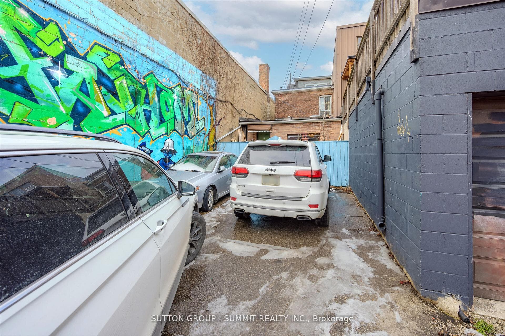 811 Bloor Street photo 6