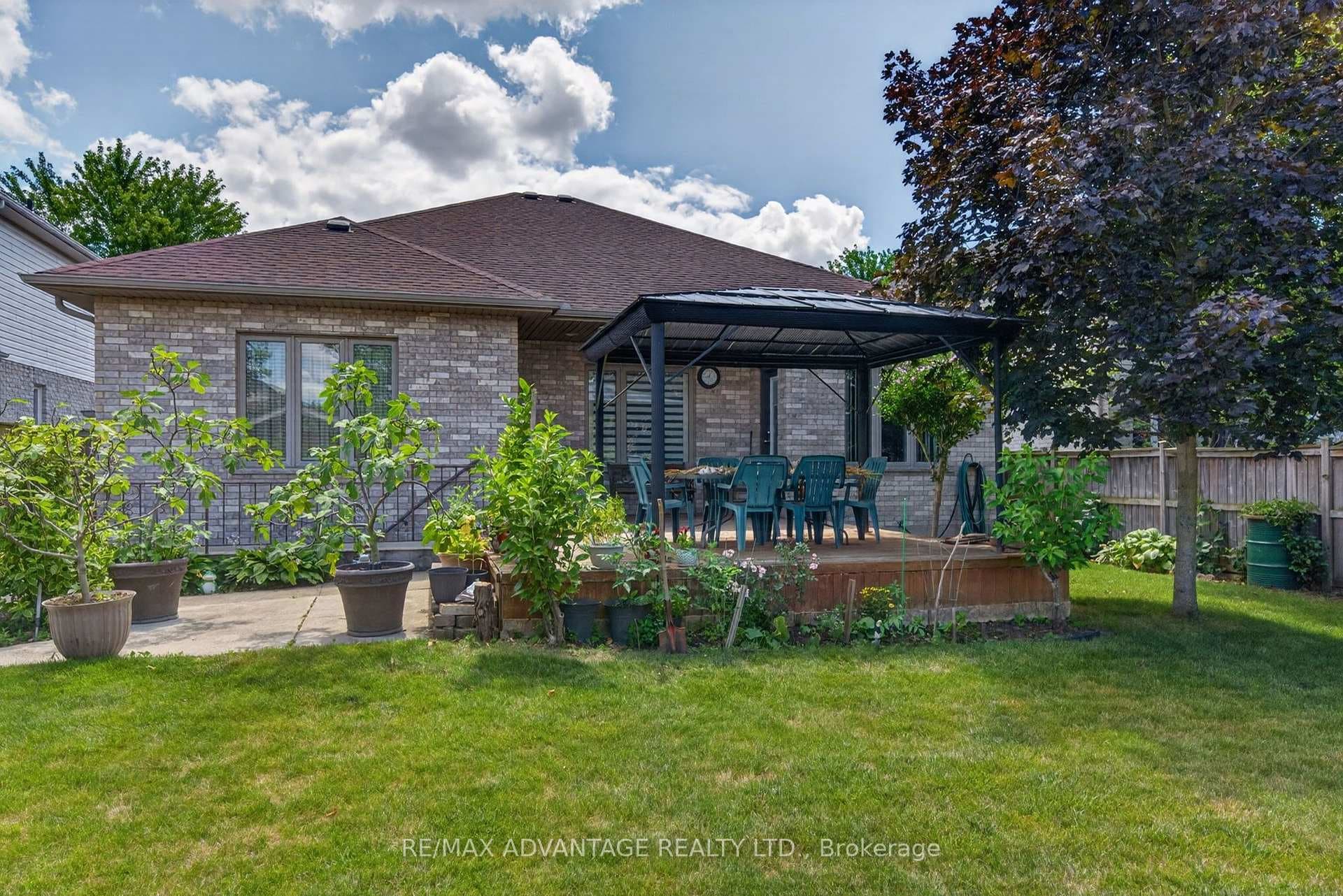 8 Willard Crescent photo 31