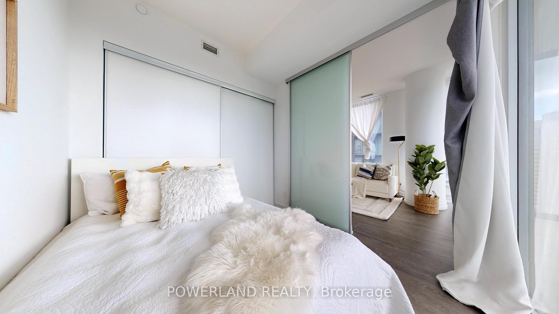 28 Wellesley Street Unit 2304 photo 23