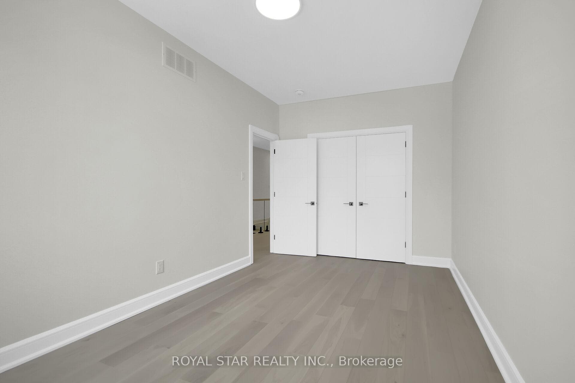 551 Mutual Street photo 27