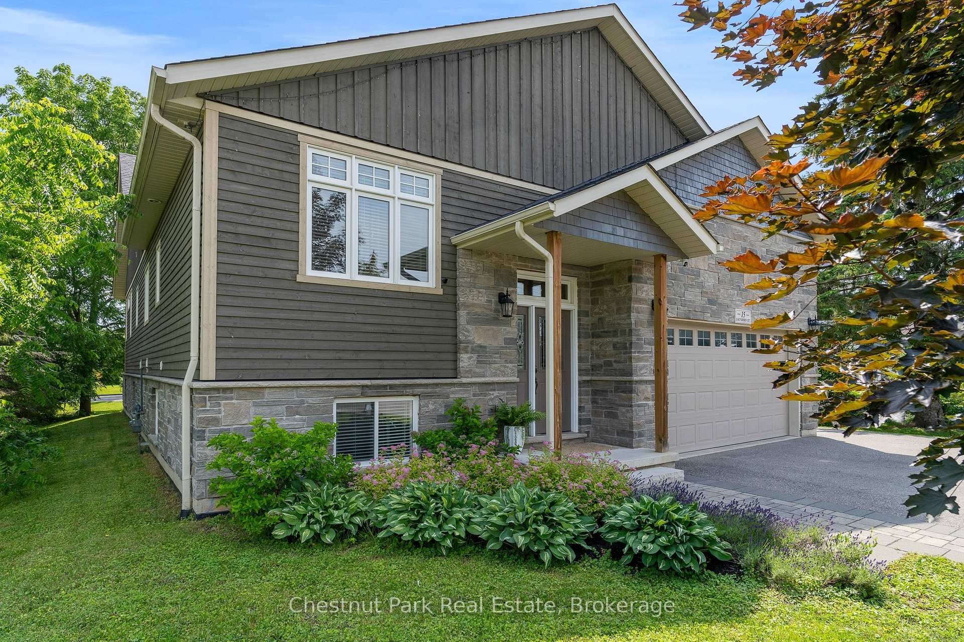 Raised bungalow w/approx. 4000 sq.ft. living space