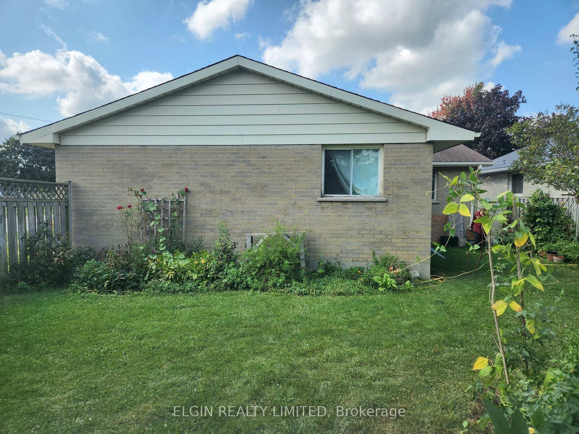 2 Ripley Lane photo 9
