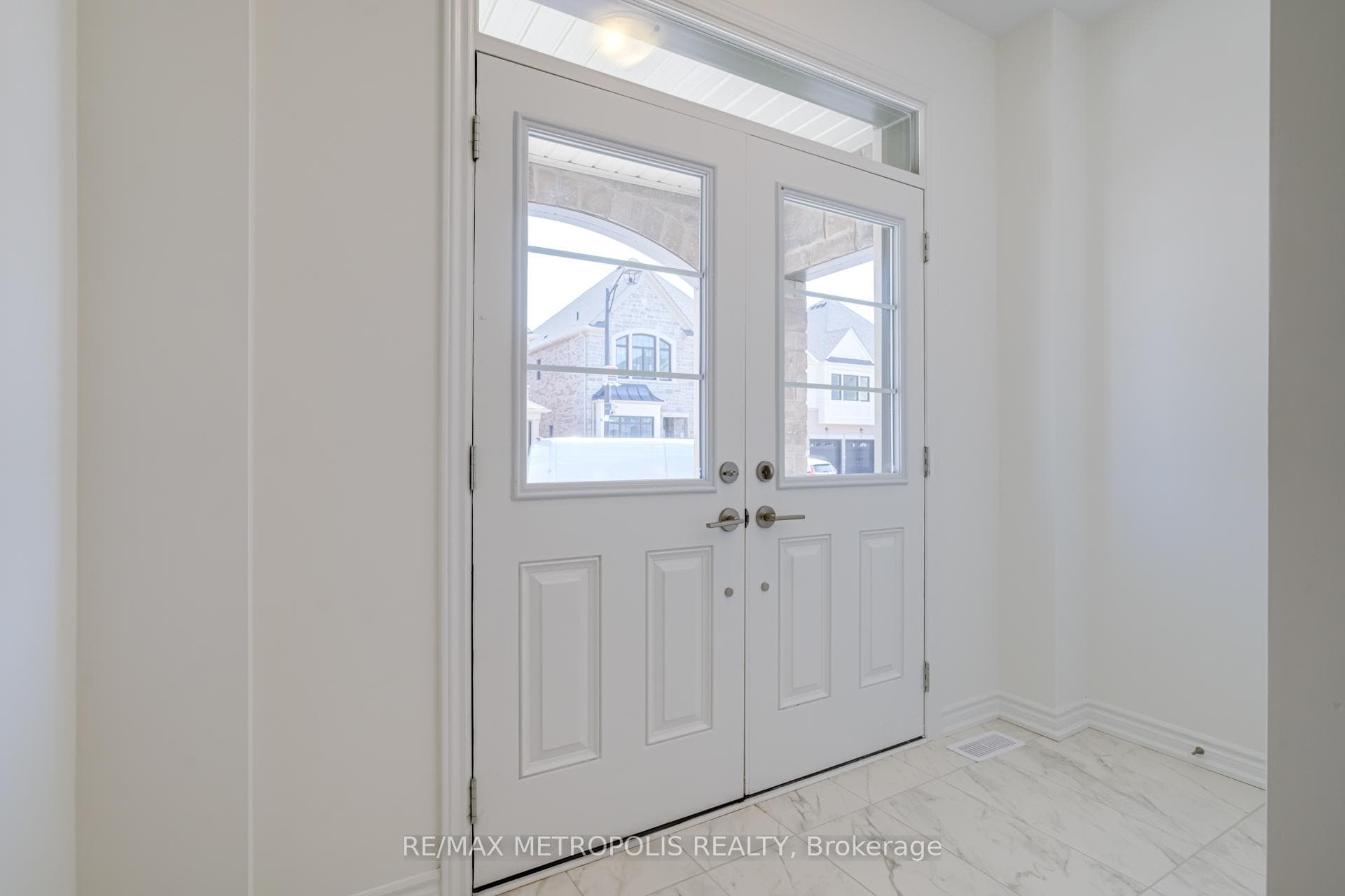 1481 Buttercup Court photo 3