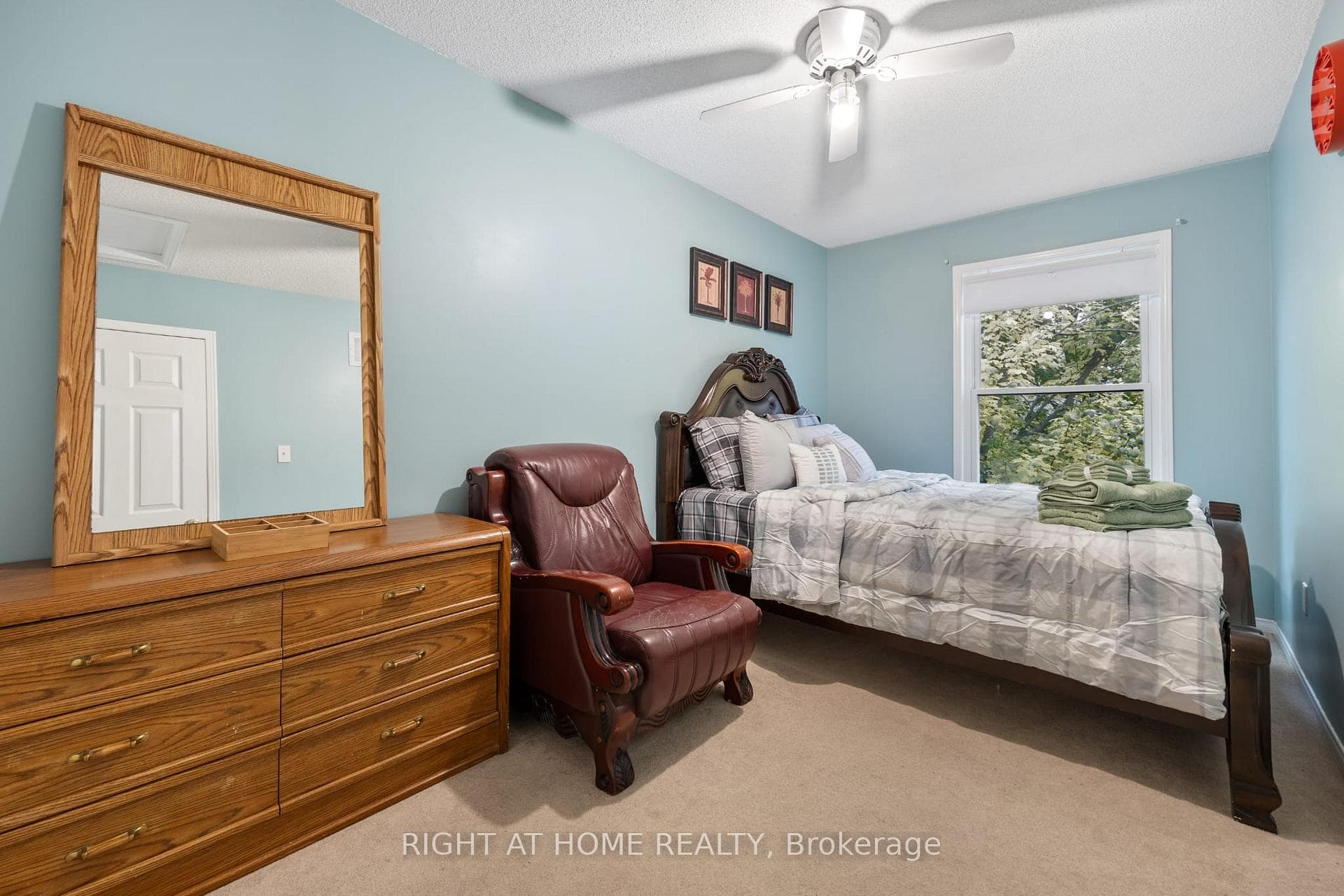 54 Amberhill Way photo 9