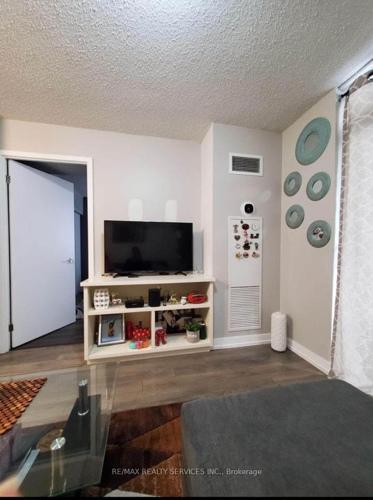 812 Lansdowne Avenue Unit 319 photo 8