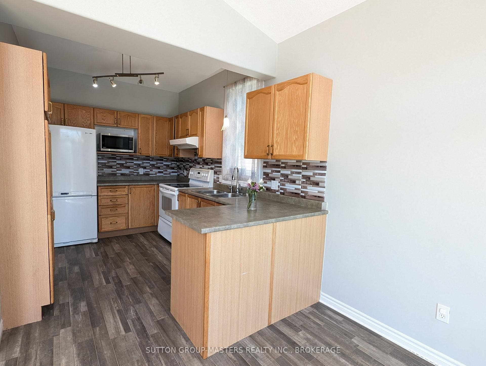 1135 Draper Avenue photo 9