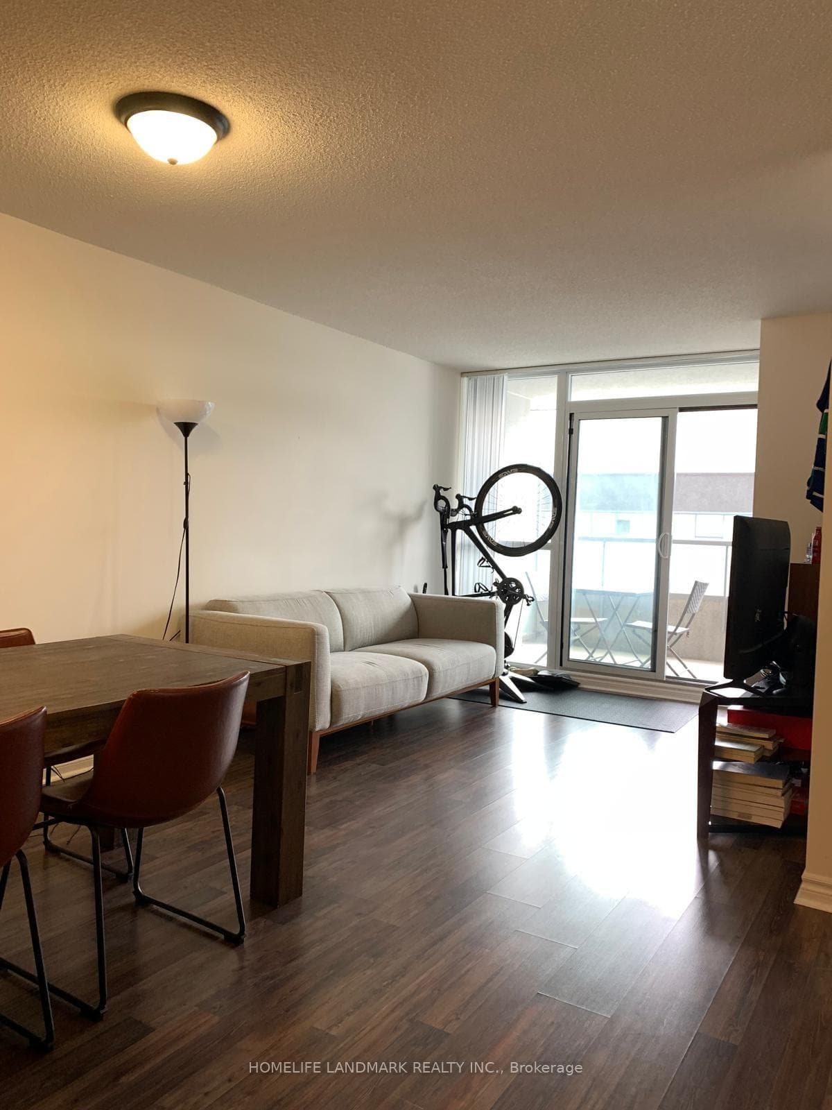 35 Hollywood Avenue Unit 303 photo 3