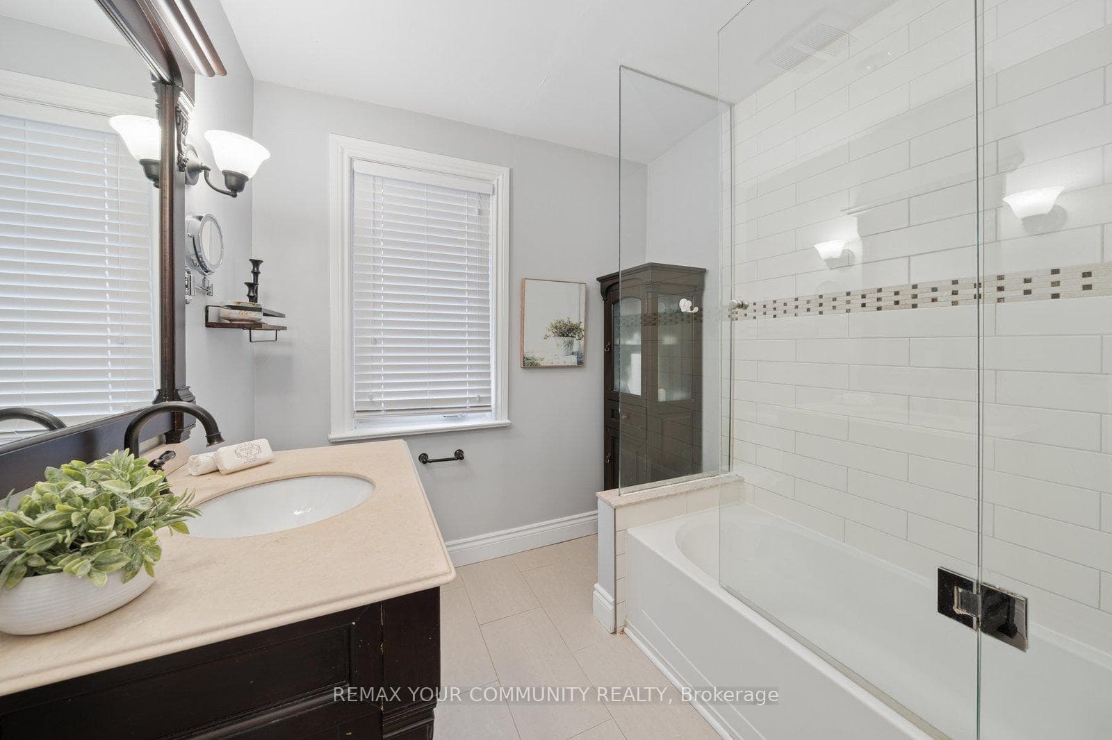19 Newbury Lane photo 23