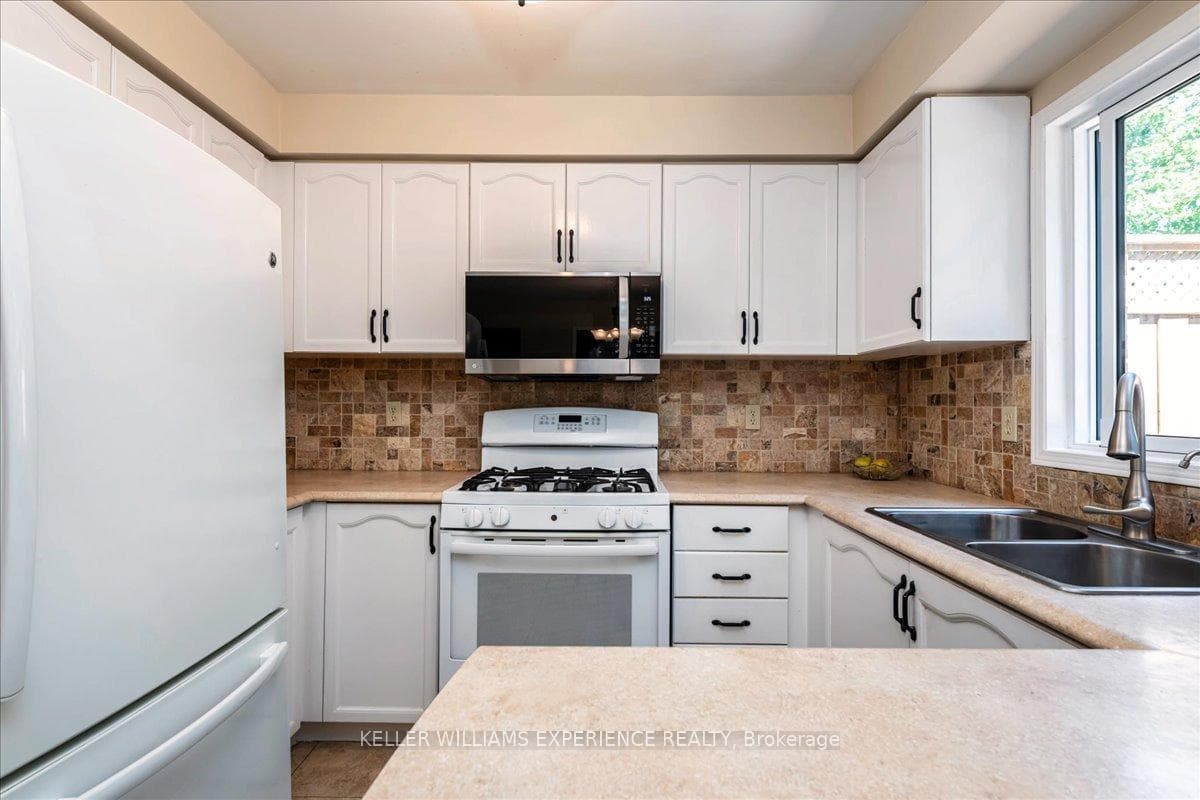 49 FINLAY Road photo 8