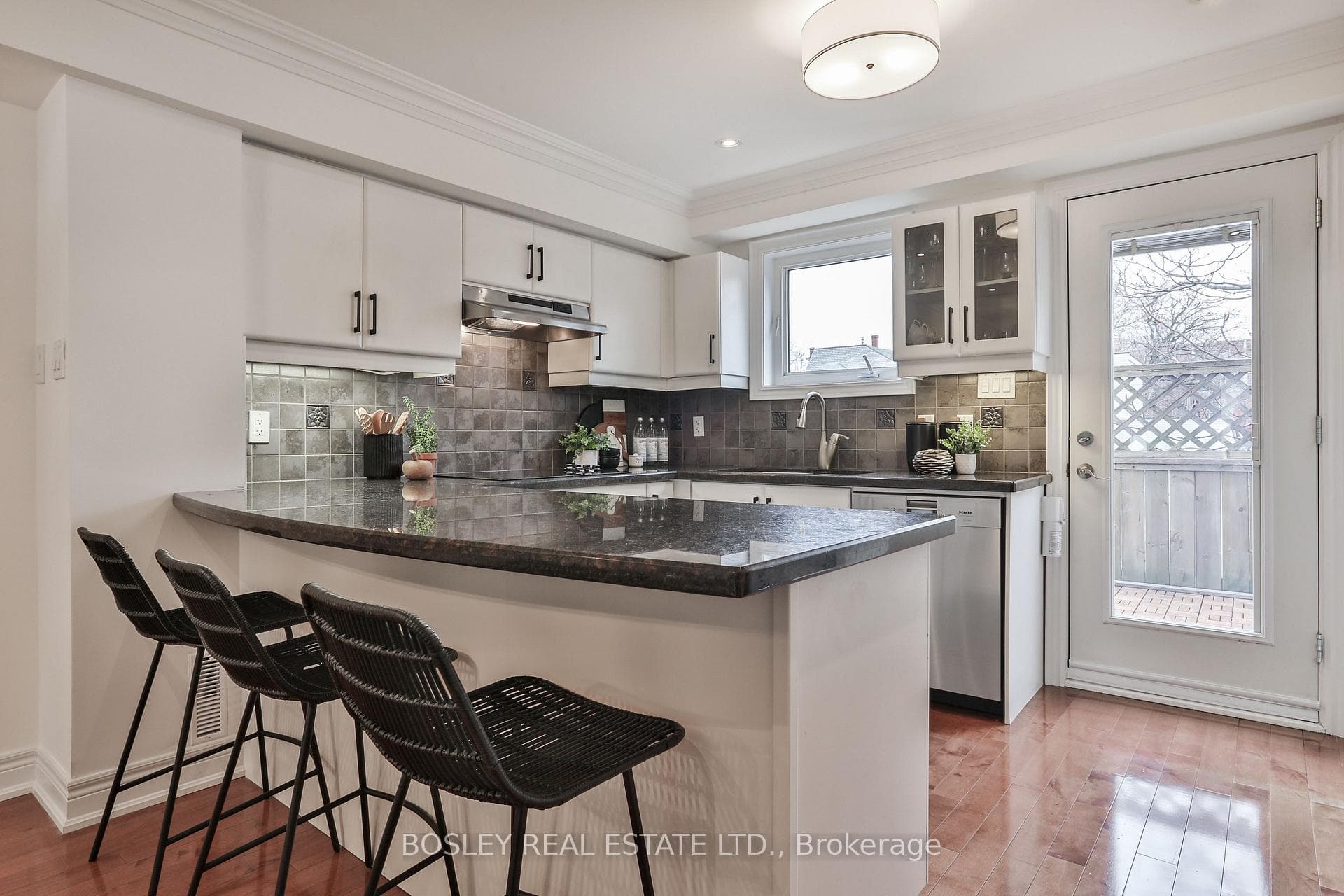 188 McCaul Street photo 10