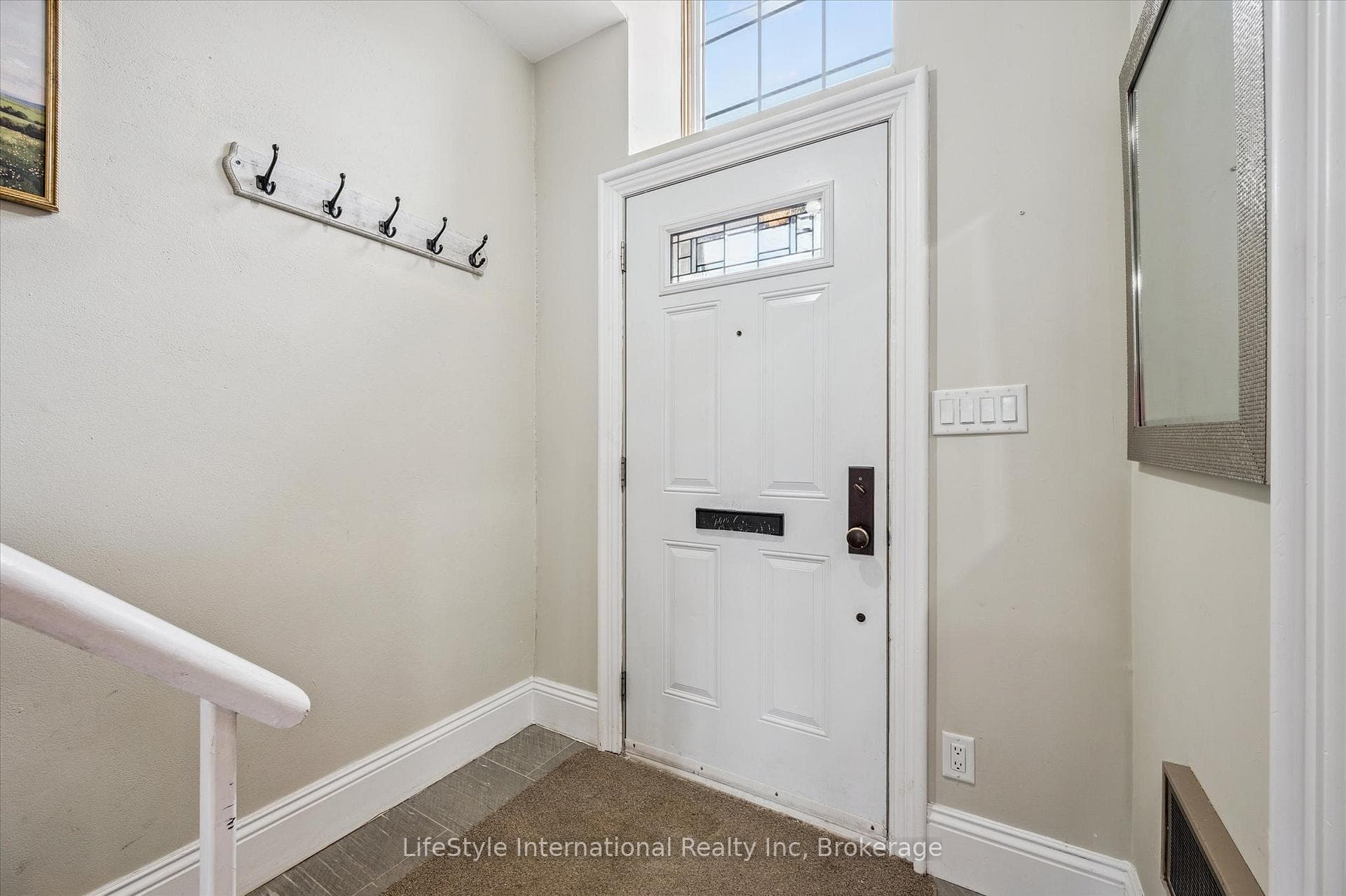 196 Arthur Street Unit 6 photo 4
