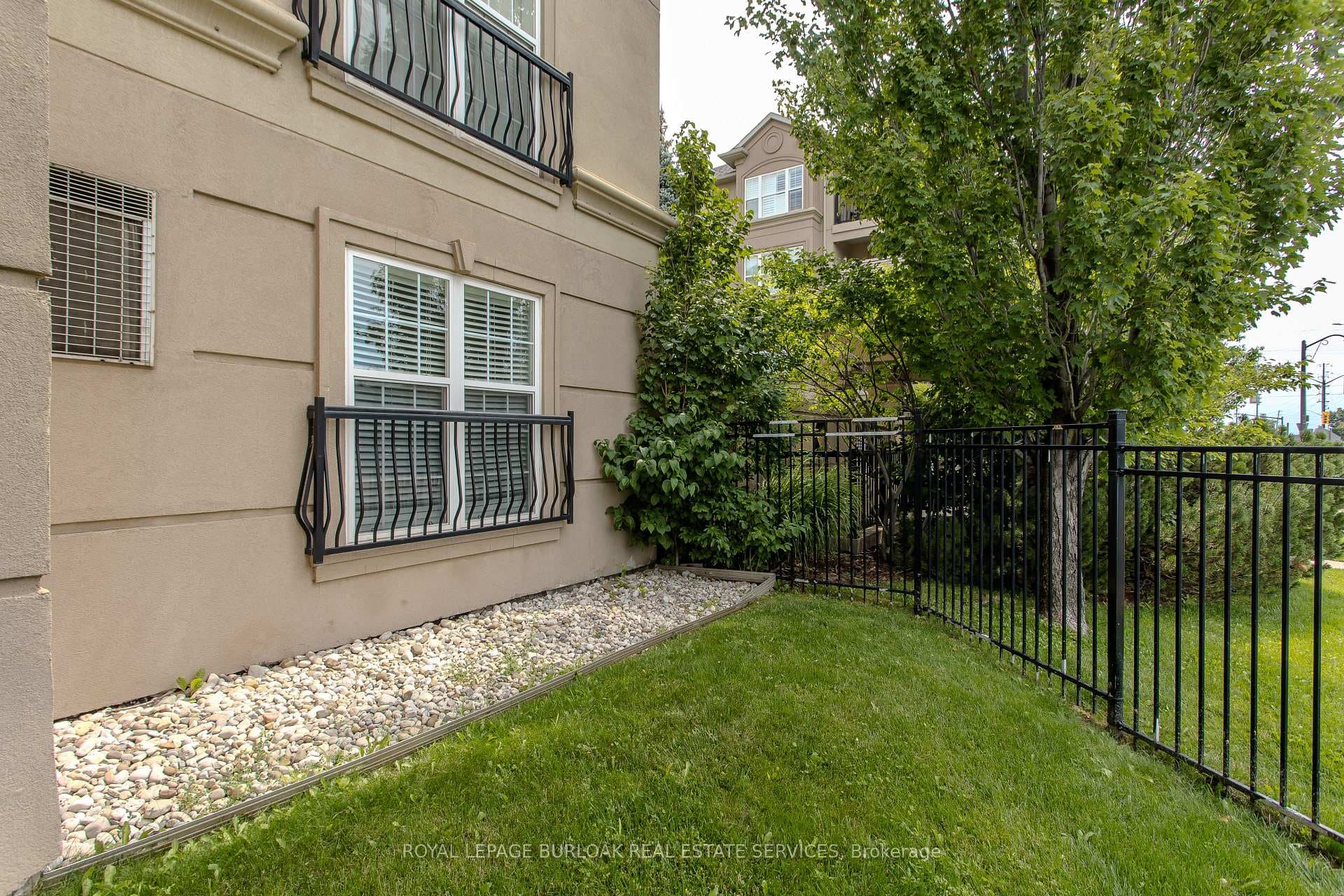 2035 Appleby Line Unit 101 photo 23