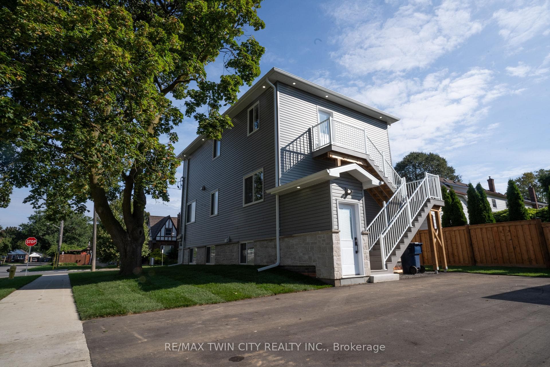 309 Nelson Street photo 4