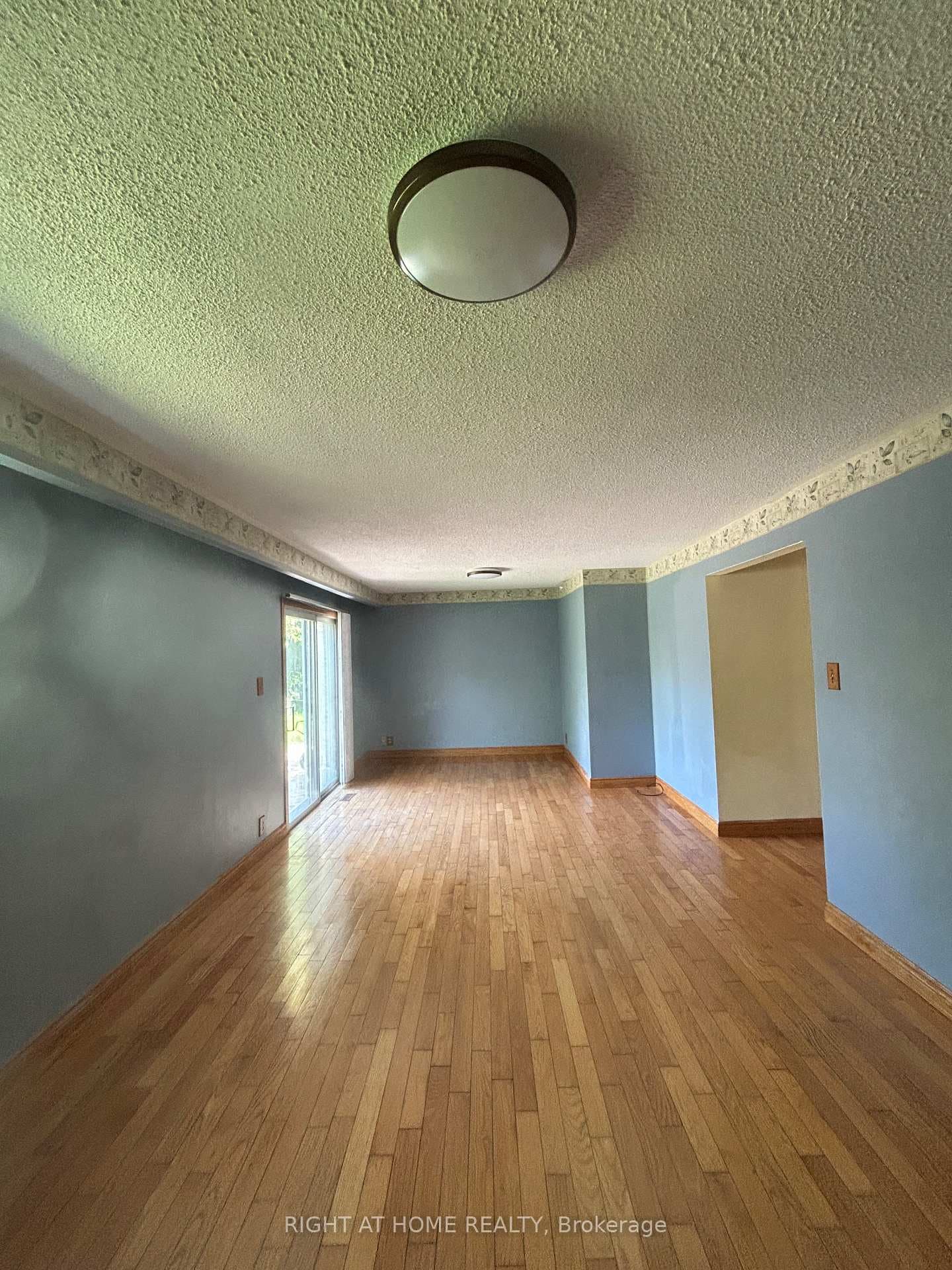 1010 Bloor Street photo 12