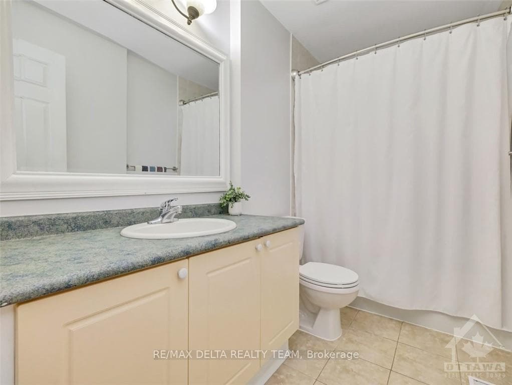 834 COMO Crescent photo 17
