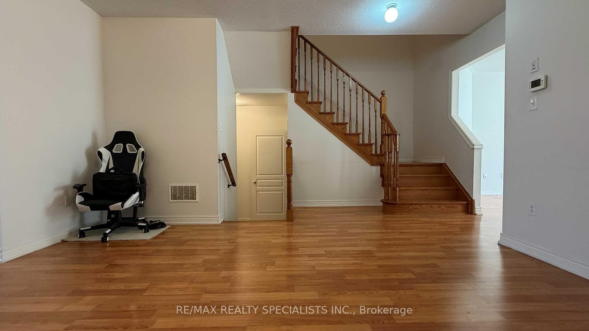 3273 Stoney Crescent photo 25