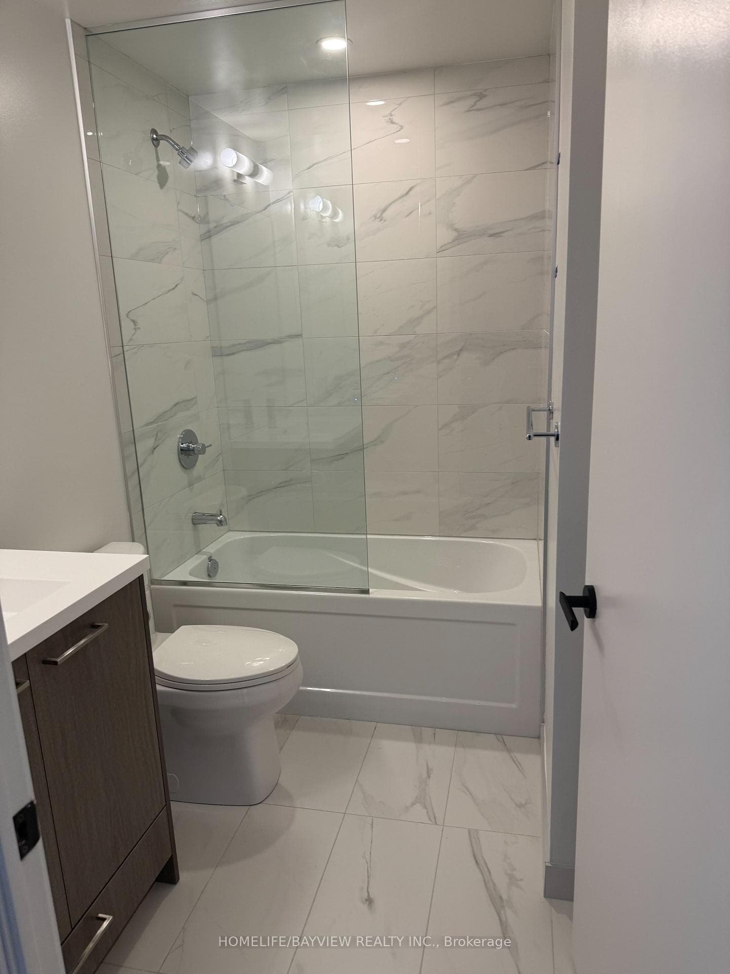 28 interchange Way Unit 1016 photo 5
